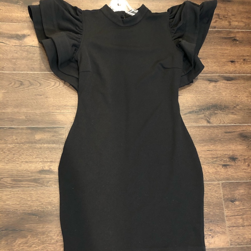 Fashion nova black ruffle sleeve dress (NWT) L